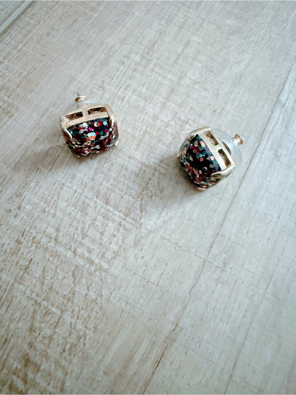 Kate Spade Gold Glitter Confetti Dome Stud Earrings - Multicolor